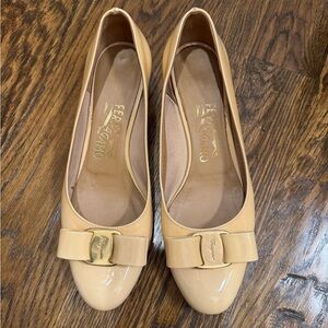 Salvatore Ferragamo vara bow pumps